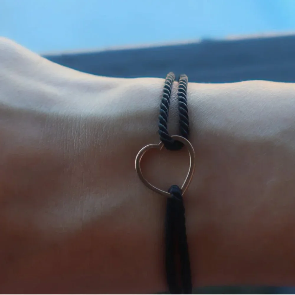 18K Gold Heart Bracelet - Picture 3 of 5